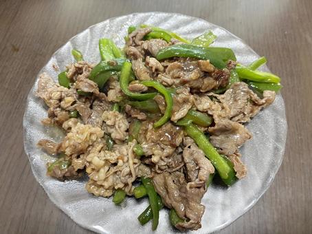 牛肉とピーマンの炒めもの 牛肉とピーマンの炒めもの 炒め物,牛肉,肉の写真素材