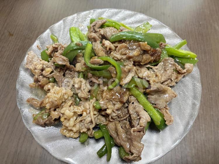 牛肉とピーマンの炒めもの 炒め物,牛肉,肉の写真素材