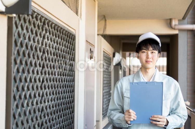 定期　点検　業者　マンション 点検,作業着,男性の写真素材