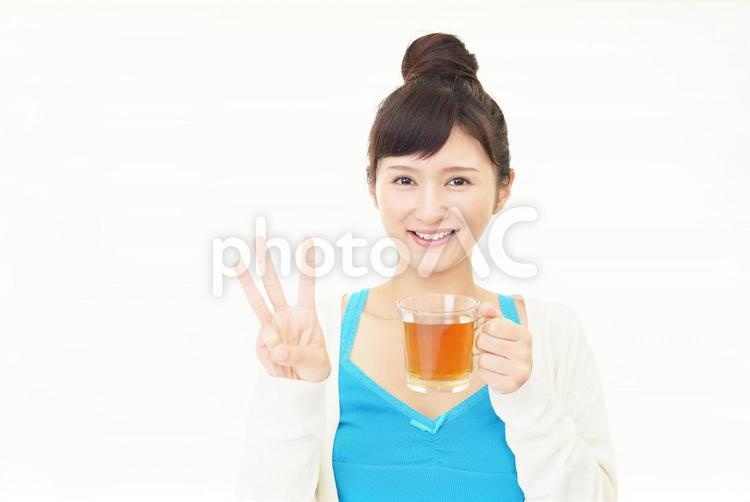 指で数字の三を表す女性の手 女性,女,紅茶の写真素材