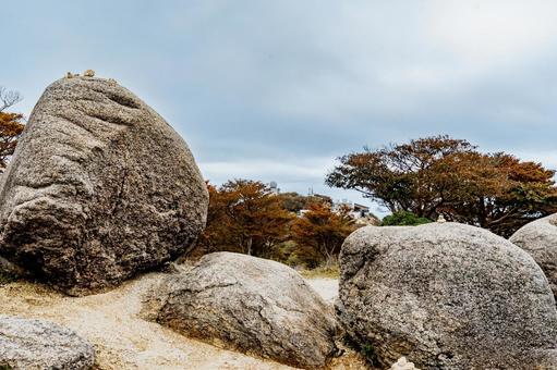 三重　御在所岳　山頂巨石とロープウェイ駅 御在所岳,山,御在所山の写真素材