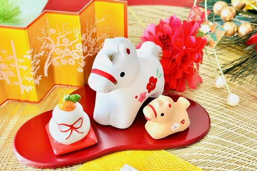 午年の年賀状素材と金屏風 午年,2026,午の写真素材