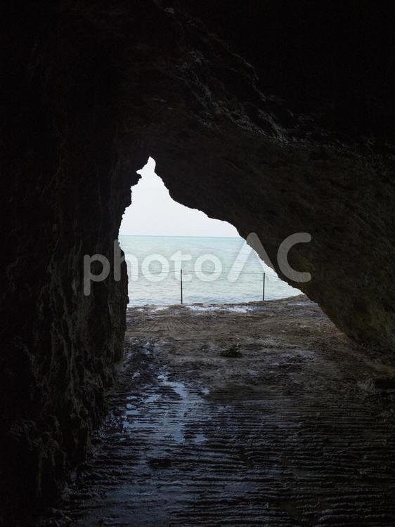 伊原間サビチ洞の風景 伊原間サビチ洞,海,光の写真素材