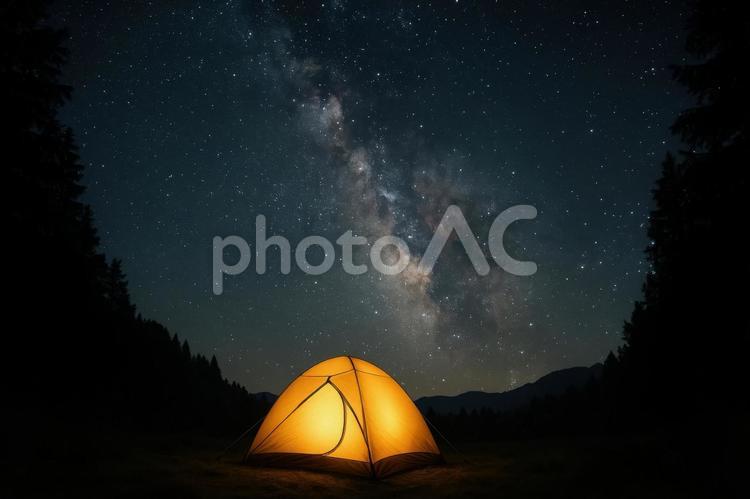星空とテントの幻想的風景 キャンプ,星空,テントの写真素材