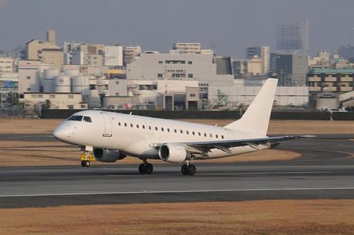 飛行機　エンブラエル　A170 旅客機,航空機,エンジンの写真素材