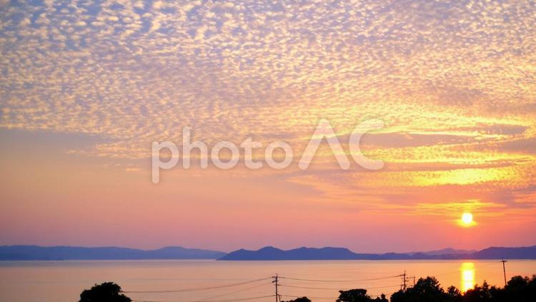 田舎で見た夕焼けの風景 鱗雲,自然な,風景の写真素材