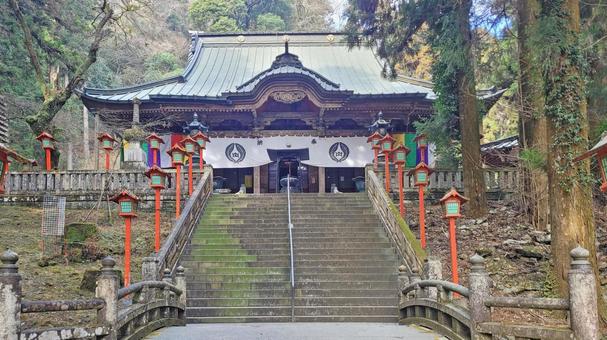 坂東33観音 17番 満願寺 本堂への道 坂東33観音 17番 満願寺 本堂への道 満願寺,出流山,本堂の写真素材
