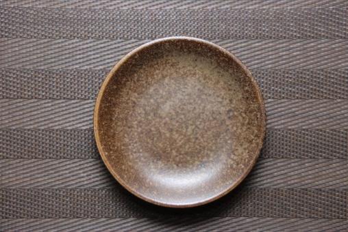 茶色いお皿 茶色いお皿 皿,茶色,高級感の写真素材