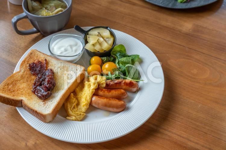 あんトーストのあるモーニング パン,朝食,洋食の写真素材