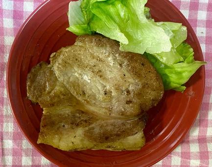 ステーキ 豚肉 レタス ステーキ 豚肉 レタスの写真