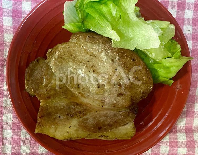 ステーキ　豚肉　レタス ステーキ,トンテキ,豚肉の写真素材