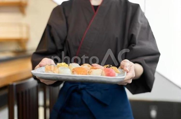 料理を運ぶ和食の従業員 和食,女性,料理の写真素材