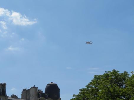 フランス、パリ、革命記念日の航空ショー フランス、パリ、革命記念日の航空ショー 飛行機,戦闘機,偵察機の写真素材