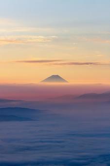 朝焼けの雲海|富士山シルエット|年賀状 朝焼けの雲海|富士山シルエット|年賀状の写真