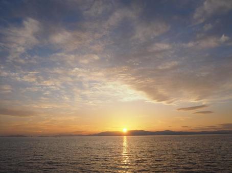 夕日と湖 夕日と湖の写真