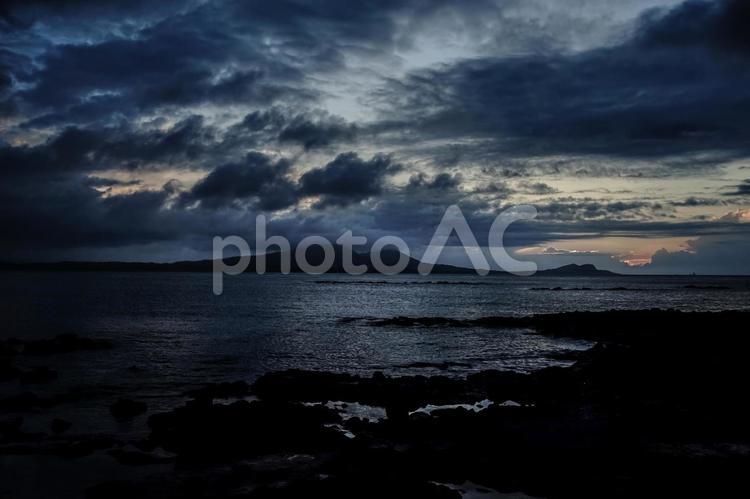 ＜五島の風景＞夏の夜明けの海の景色 風景,海,海岸の写真素材