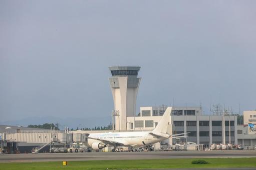 一日のはじまりと飛行機と 一日のはじまりと飛行機と 飛行機,航空機,旅客機の写真素材