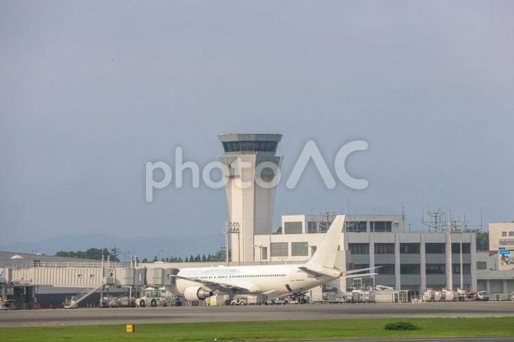 一日のはじまりと飛行機と 飛行機,航空機,旅客機の写真素材