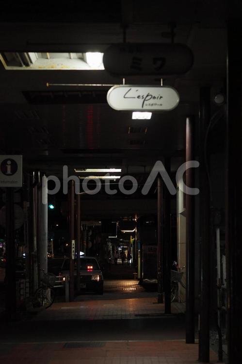 函館、夜の街並み（商店街） 夜景,夜,風景の写真素材