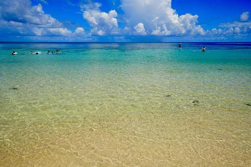 宮古島の美しい宮古ブルーの海 宮古島の美しい宮古ブルーの海 宮古島,宮古ブルー,沖縄の写真素材