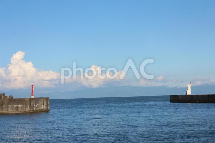 赤い灯台と白い灯台 灯台,赤い灯台,白い灯台の写真素材