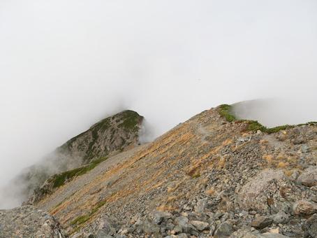 農鳥岳山頂 農鳥岳山頂 農鳥岳,霧,白根三山の写真素材