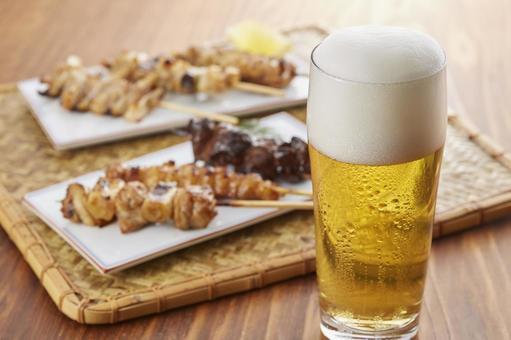 焼き鳥盛り合わせとビール 焼き鳥,盛り合わせ,ビールの写真素材