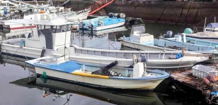 釣りに出るのを待つ 釣りに出るのを待つ 自然,風景,乗り物の写真素材