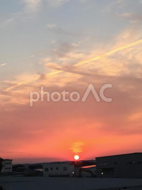夏の日の夕暮れ 日暮れ,太陽,暁の写真素材