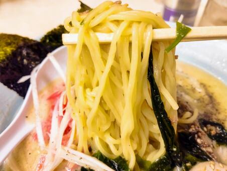 豚骨担々麺をまた食べる 豚骨担々麺,リフトアップ,ラーメンの写真素材