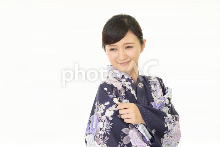 浴衣を着た笑顔の女性 女性,浴衣,着物の写真素材