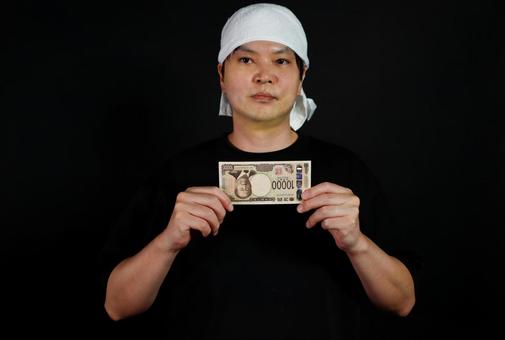 お金を持つ男性 お金を持つ男性 男性,人間,お金の写真素材