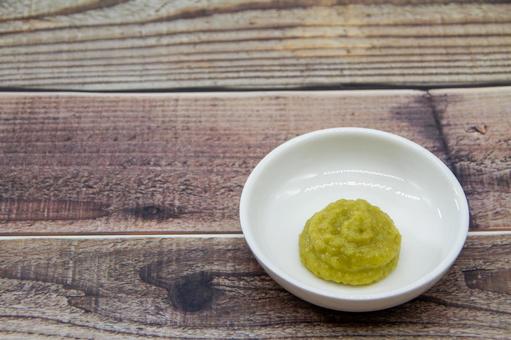 木の板柄背景にわさび 木の板柄背景にわさび わさび,香辛料,食べ物の写真素材