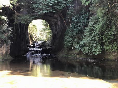 能溝の滝 亀岩の洞窟 能溝の滝 亀岩の洞窟の写真