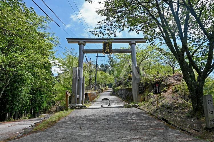奈良・吉野 金峯神社 修行門 金峯神社,修行門,鳥居の写真素材