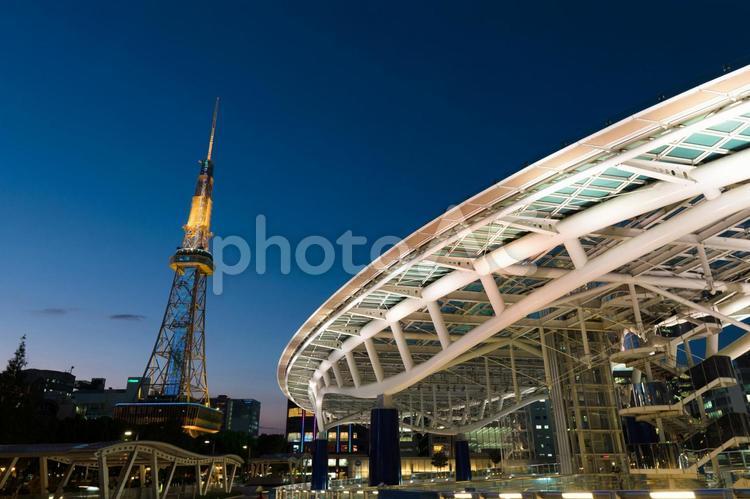 夕暮れの名古屋 オフィスビル,久屋大通公園,ビルの写真素材
