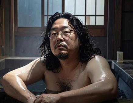 自宅の風呂に浸かる男性の写真