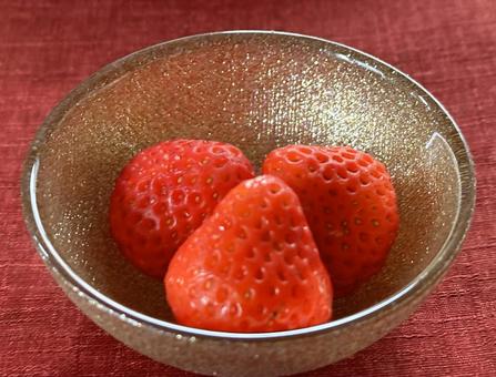 いちご盛り3個 いちご盛り3個の写真
