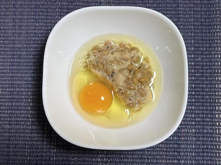 納豆と生たまご 納豆と生たまごの写真
