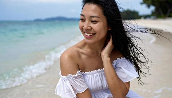 海 デート 彼女 夏 浜辺 女性 黒髪 海 デート 彼女 夏 浜辺 女性 黒髪の写真