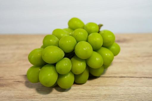 新鮮な大粒のシャインマスカット 新鮮な大粒のシャインマスカット シャインマスカット,ぶどう,果物の写真素材