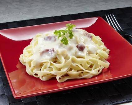 ベーコンクリームパスタ ベーコンクリームパスタの写真