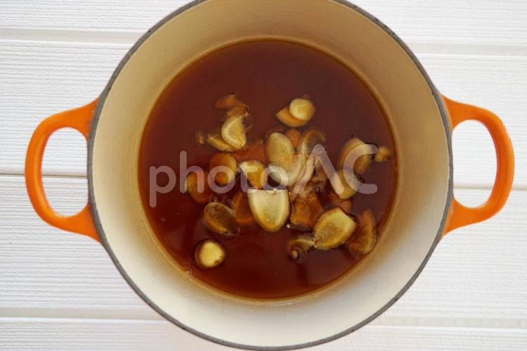 鍋と生姜、出汁 スープ,食べ物,食事の写真素材