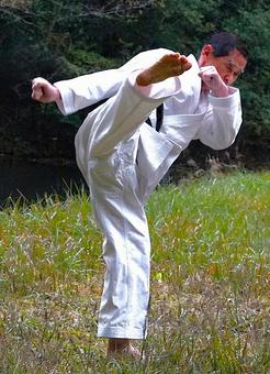 空手（蹴り・正面） 空手,蹴り,正面の写真素材