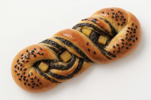 ごまさつまいもツイストパン ごまさつまいもツイストパンの写真