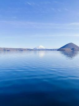 洞爺湖と羊蹄山 洞爺湖と羊蹄山の写真