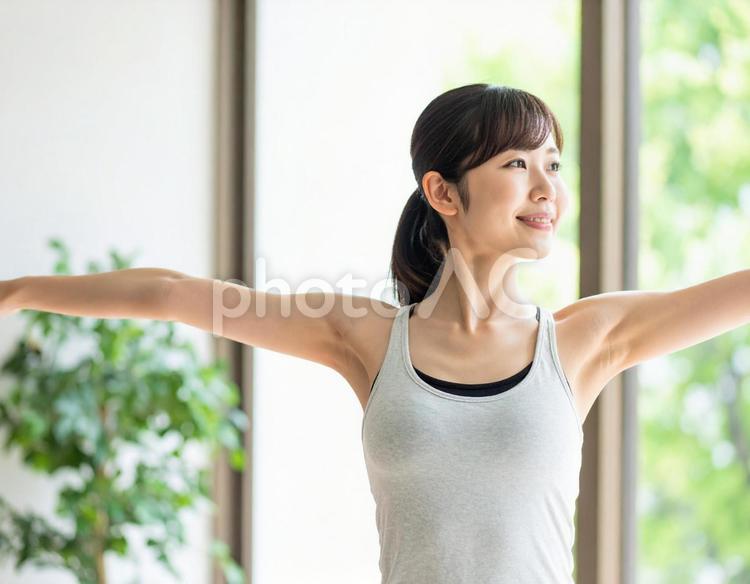 エクササイズをする若い女性 女性,エクササイズ,フィットネスの写真素材