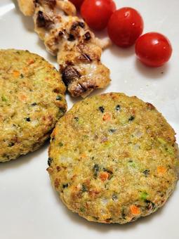 大豆ミートハンバーグと焼き鳥2 大豆ミートハンバーグと焼き鳥2の写真