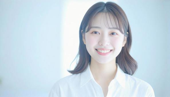 清潔感のあるカメラ目線の女性の写真