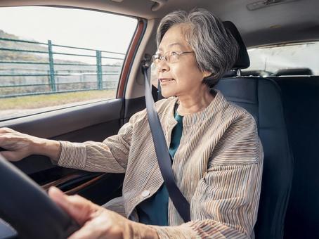 高齢者の運転_AS000006 高齢者の運転_AS000006の写真